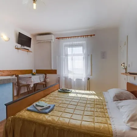 Sea View Agava I Near Pebble & Private Parking Miholascica