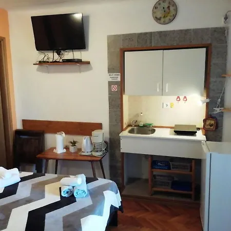 Sea View Agava I Near Pebble & Private Parking Miholascica