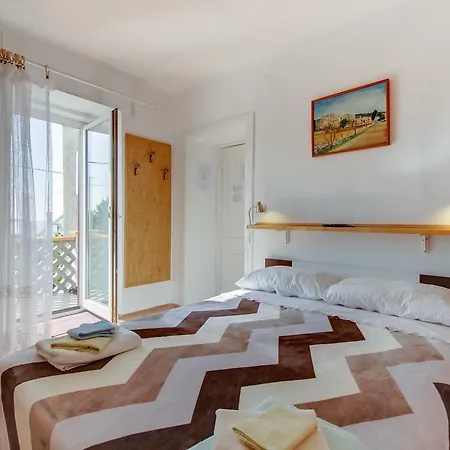 Sea View Agava I Near Pebble & Private Parking *